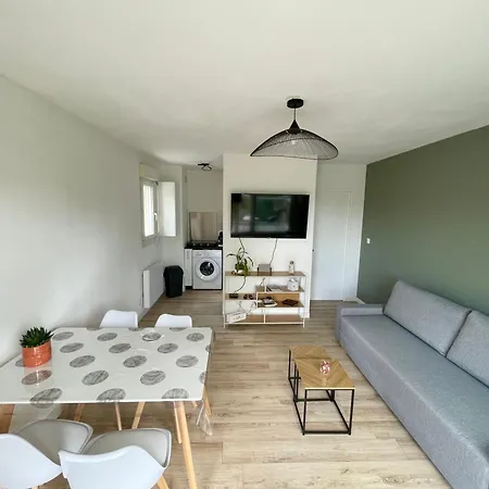 Appartement Avec Loggia Et Parking Prive Louviers Extérieur photo