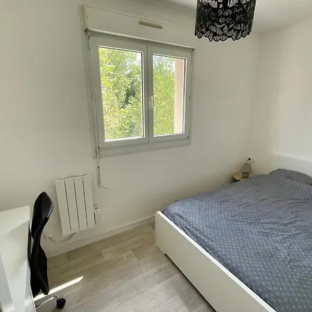 Appartement Avec Loggia Et Parking Prive Louviers Extérieur photo